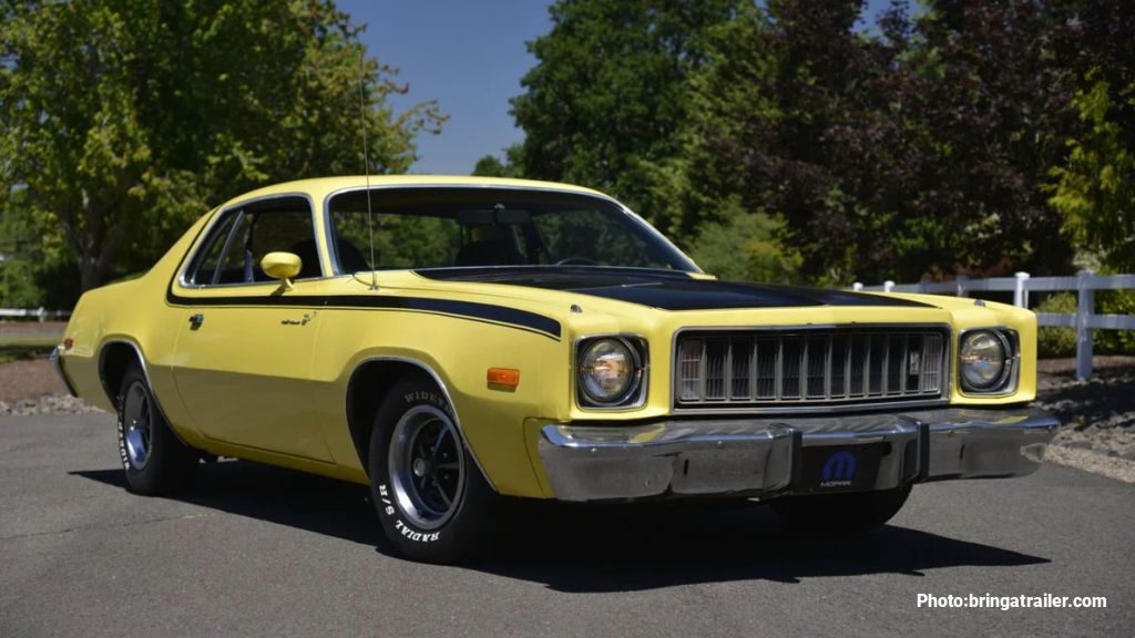 Photo of a Yellow 1975 Plymouth Road Runner