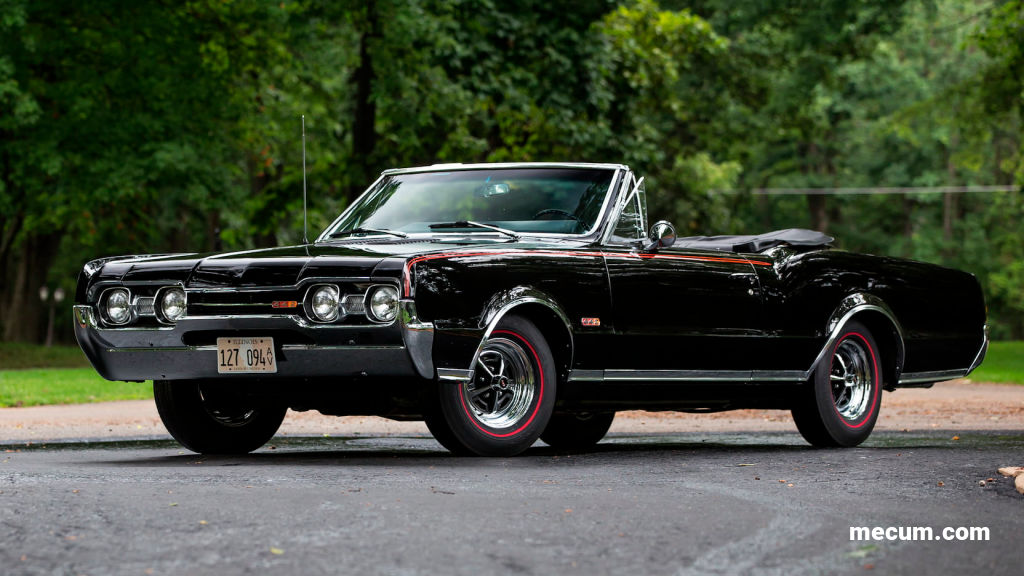 Photo of a 1966 Oldsmobile 442 Convertible